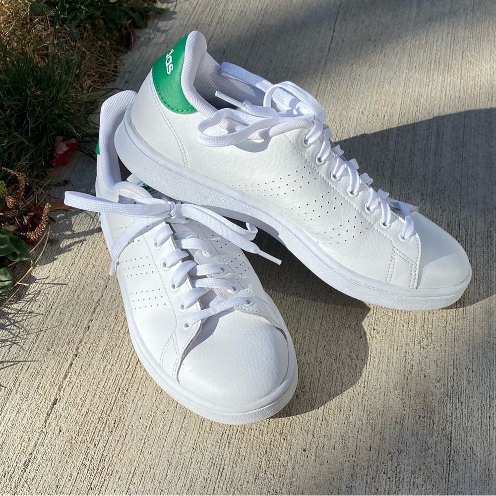 White adidas Advantage Sneakers - Men's Size 9.5